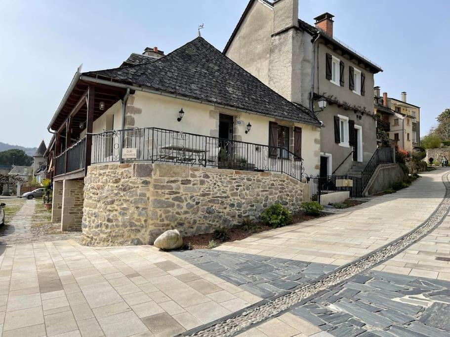 Maison En Pierre Sur Les Quais De La Dordogne Argentat Buitenkant foto