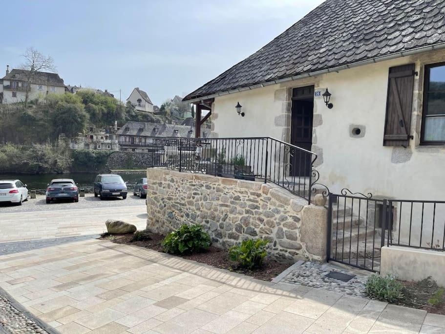 Maison En Pierre Sur Les Quais De La Dordogne Argentat Buitenkant foto